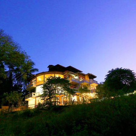 Hotel Mahaweli Spring Sirimalwatta Екстер'єр фото