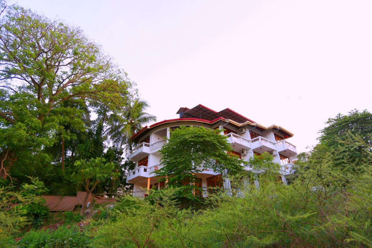 Hotel Mahaweli Spring Sirimalwatta Екстер'єр фото